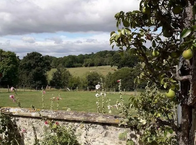 Le Perche Céronnais Hotel *